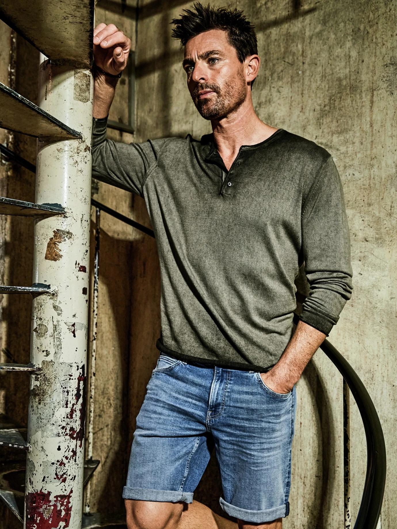 Geschnittene Jeansshorts 14 Geschnittene Jeansshorts – Bild 14